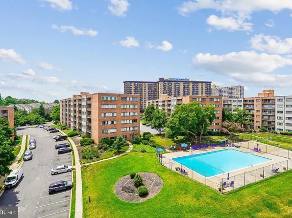 5801 Quantrell Ave APT 402, Alexandria, VA 22312