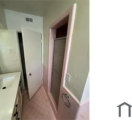 6307 Crenshaw Blvd #8 — Photo 7