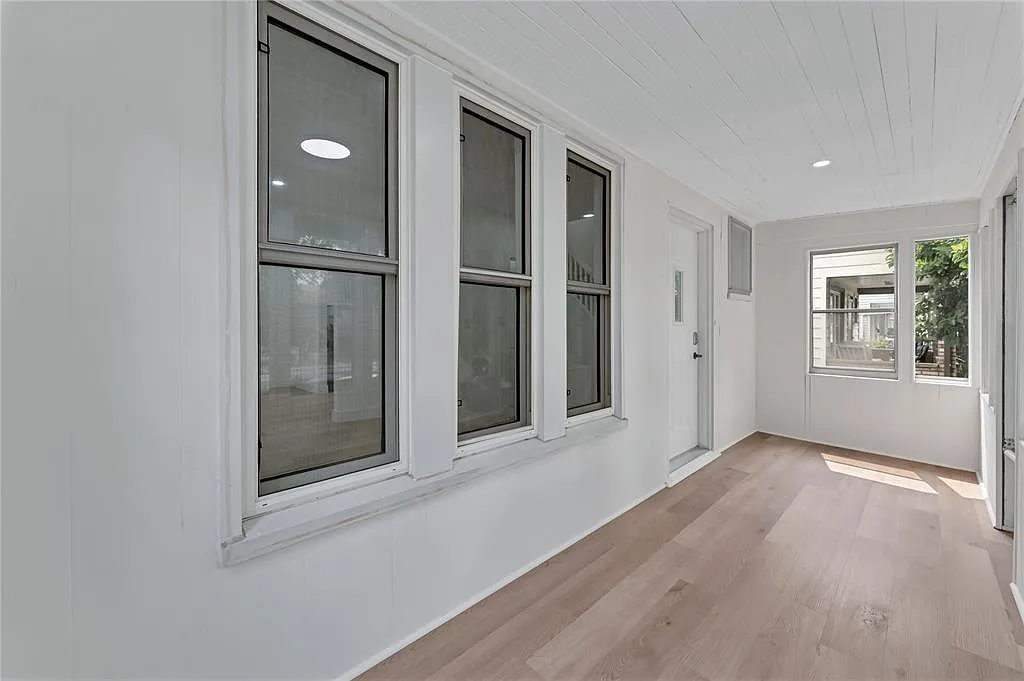4 bed, 2.5 bath, $2,300 — Photo 4
