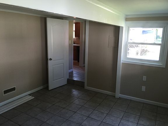 3rd image of 323 E Quincy Ave