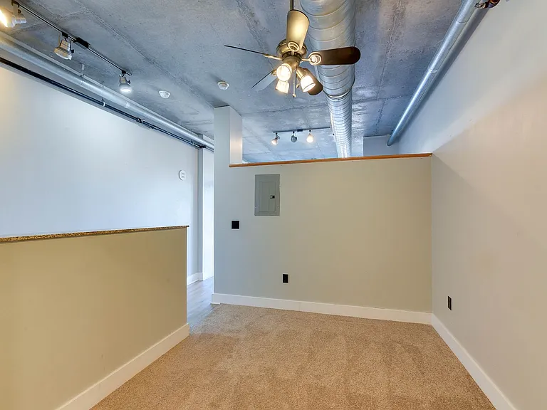 505 E 6th St #815 — Photo 22
