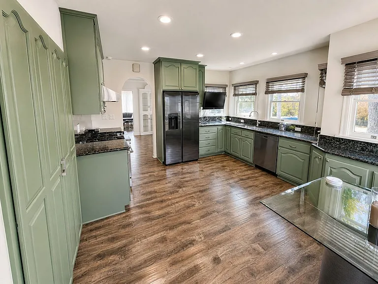 301 N Doheny Dr — Photo 8