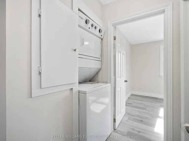 52 Cundles Rd E #UPPER — Photo 12