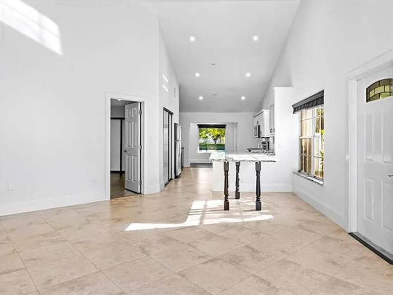 11110 SW 9th Pl — Photo 8