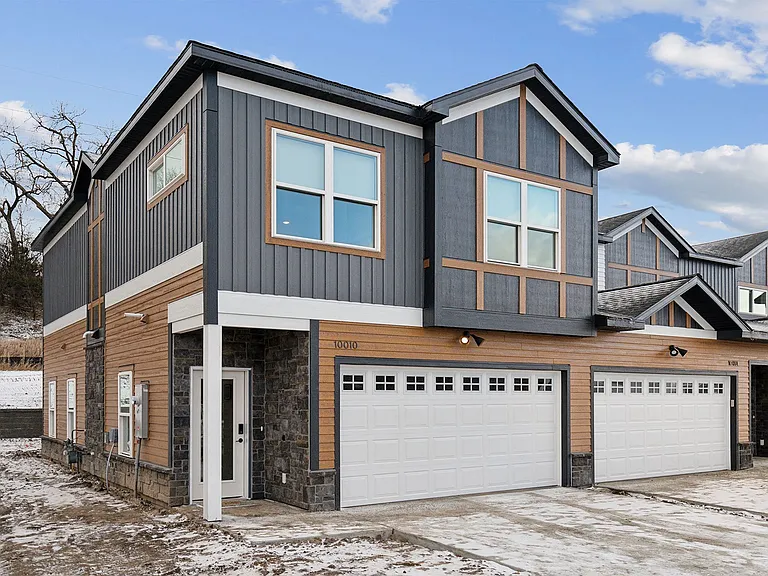 Avalon Apartments & Townhomes — Photo 23