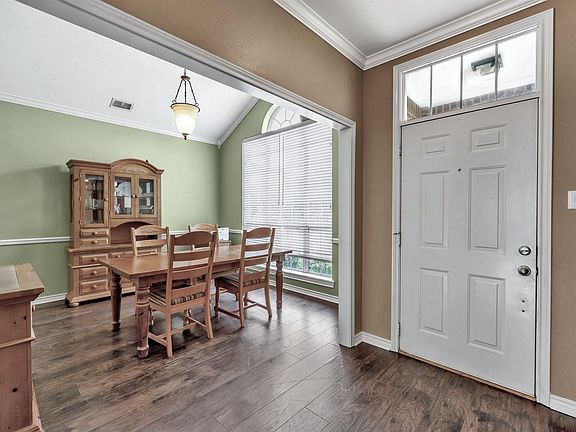 3rd image of 510 Whiteoak Ln