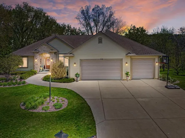 112 Muir Valley ROAD, Delafield, WI 53018