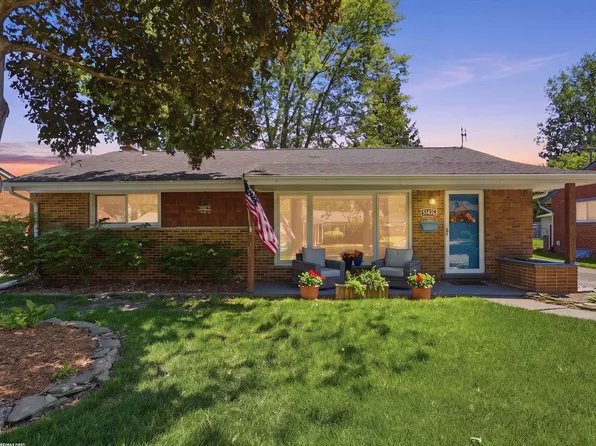 32448 Saint Annes Dr, Warren, MI 48092