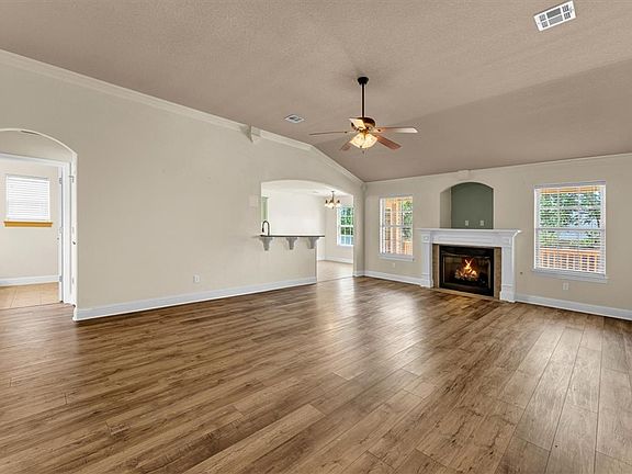 4th image of 410 E Meadow Wood Ln