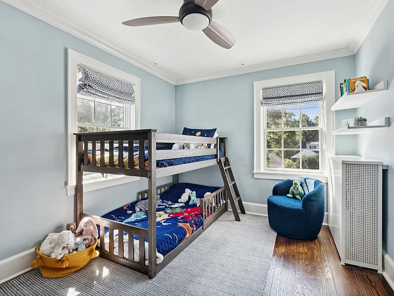 1094 Pine St — Photo 15
