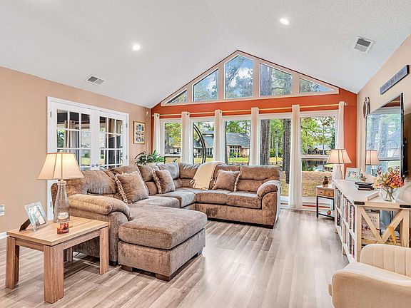 5th image of 231 Wedgewood Ln.