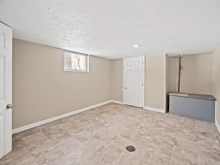 153 Henry St — Photo 18