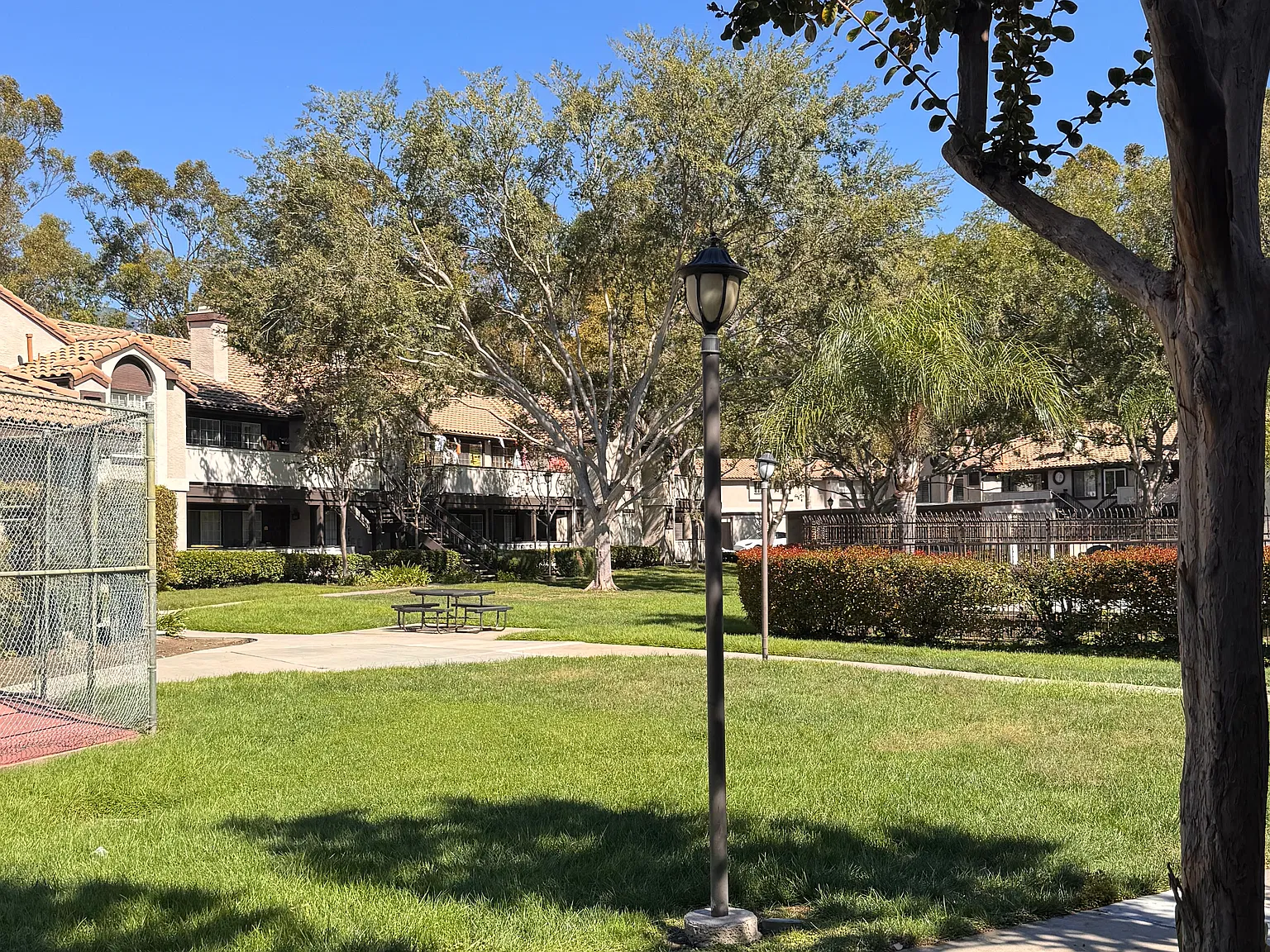 2 bed, 967 sqft, $2,300 — Photo 1