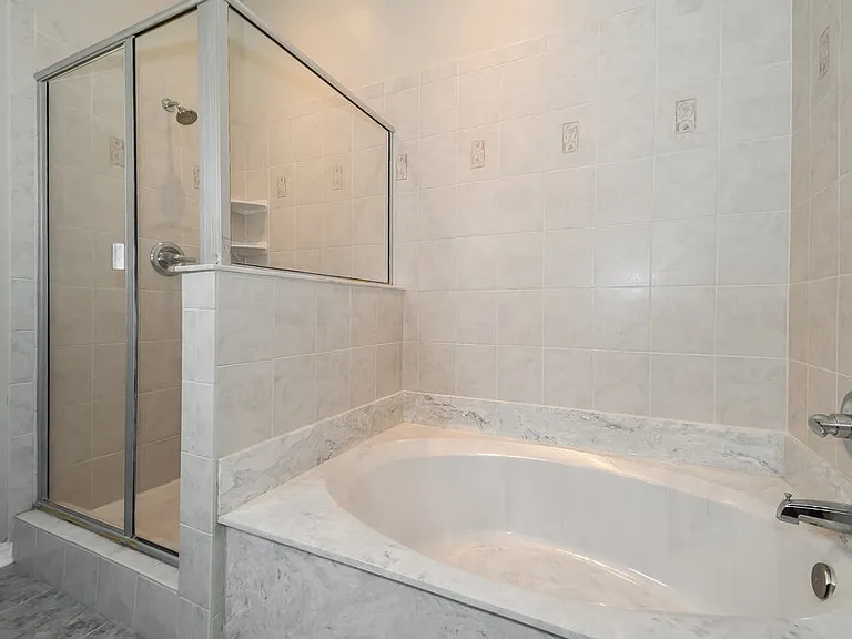 2852 Lantana Lakes Dr E — Photo 12