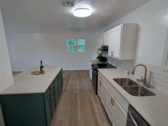 4th image of 905 Royal Ave