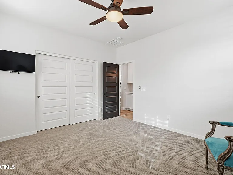 2830 E Pearl St — Photo 15
