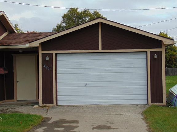 3rd image of 402 E McMillan Ave