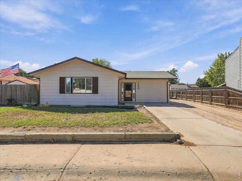 11 Rochester Dr