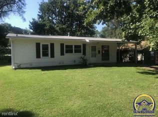 921 SW 31st St, Topeka, KS 66611