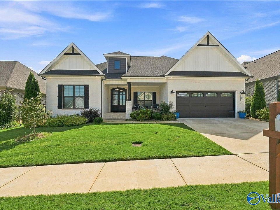 1st image of 9 Thicket Grove Cir