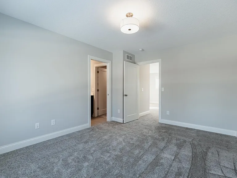 1703 Southpoint Ln — Photo 37