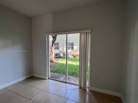5th image of 1660 SE 29th St Unit 100