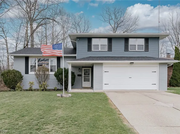 5301 Regency Dr, Parma, OH 44129