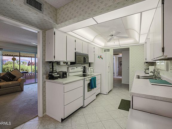 3rd image of 10618 W Willowbrook Dr