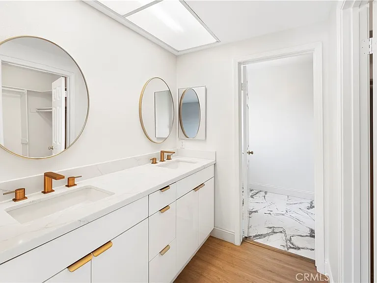 24242 Briones Dr — Photo 32