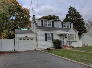 28-11 Sheridan Pl, Fair Lawn, NJ 07410