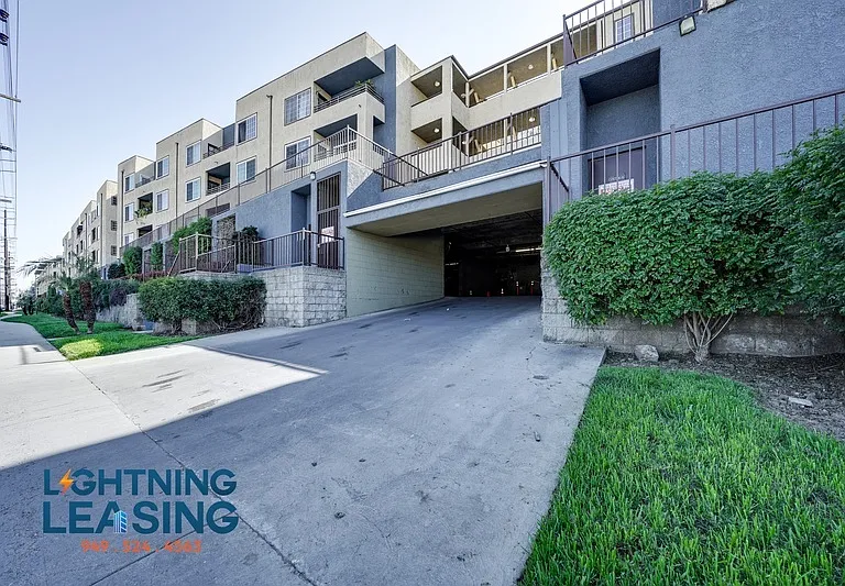 2850 Riverside Dr #2-206 — Photo 20