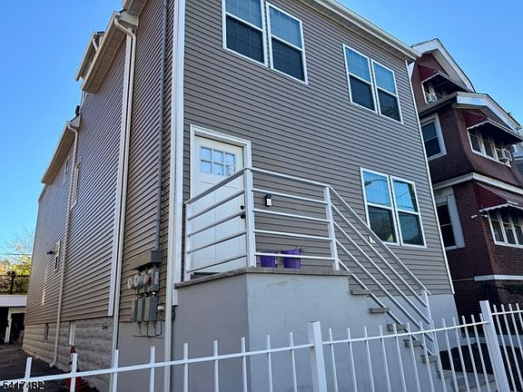 2nd image of 858 S 16Th St