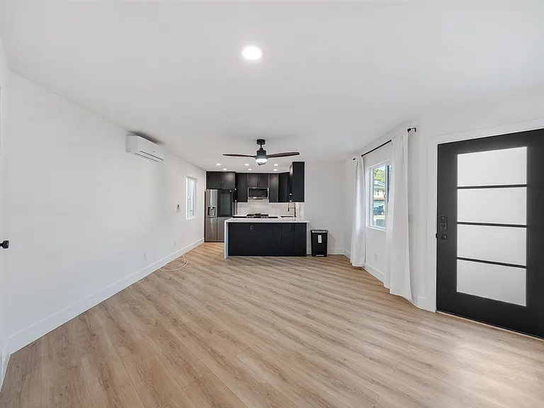 7406 Margerum Ave — Photo 4