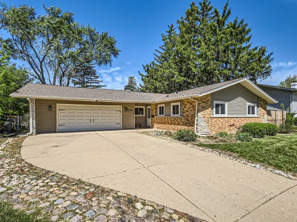 1360 Gentry Rd, Hoffman Estates, IL 60169