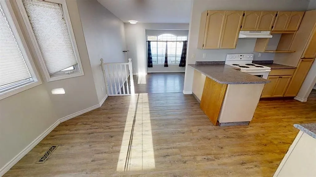 4 bed, 3.0 bath, 1312 sqft, $2,400 — Photo 2