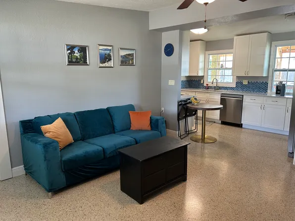 5698 Pershing St NE, Saint Petersburg, FL 33703