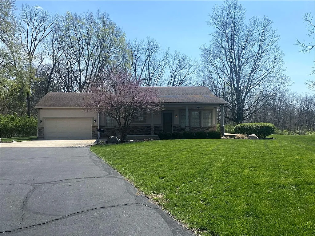 1065 Stewart Rd photo 1