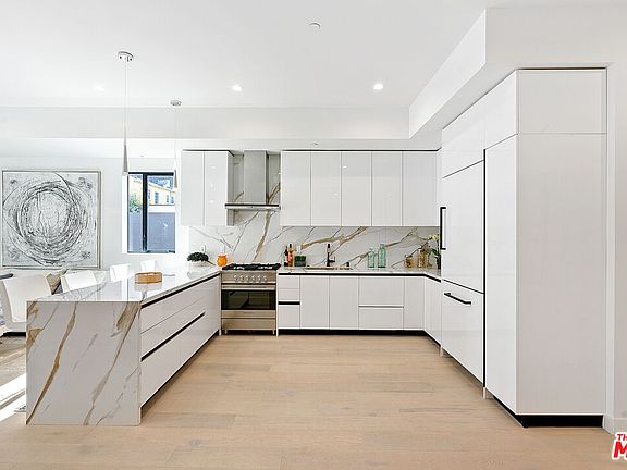 3rd image of 1426 S Hayworth Ave #303