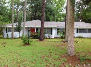 6 Nancy Pkwy, Yankeetown, FL 34498