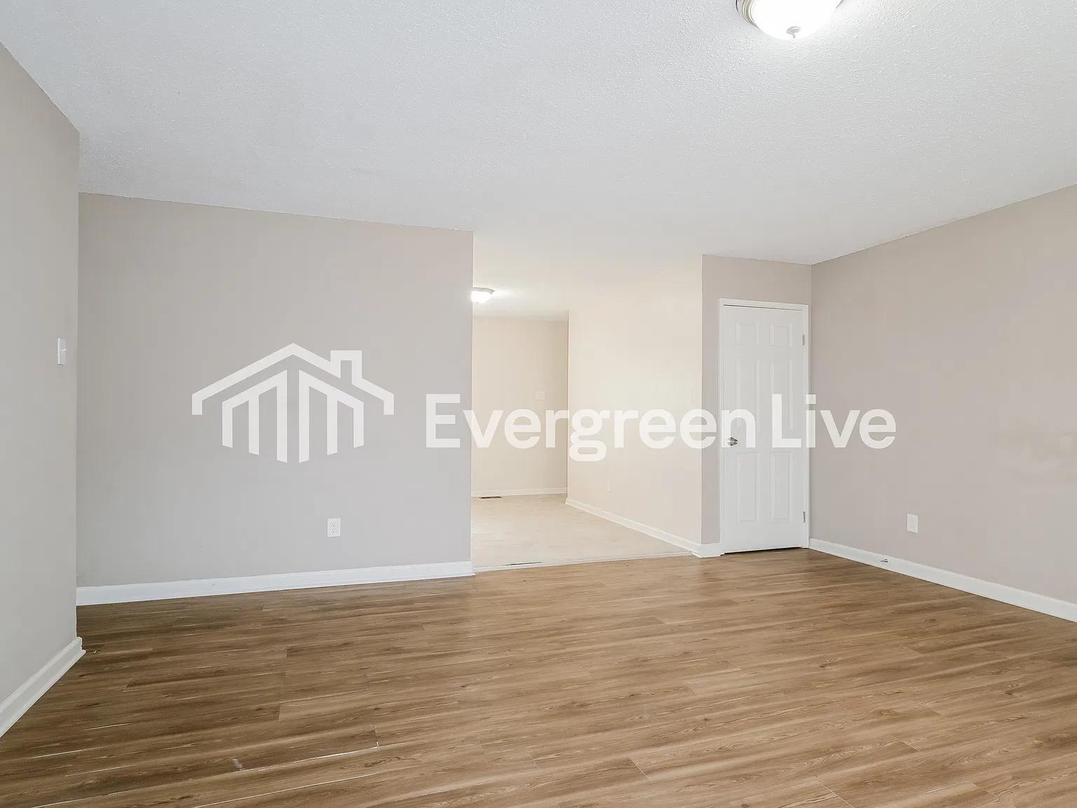 3 bed, 2.0 bath, 1189 sqft, $1,645 — Photo 3