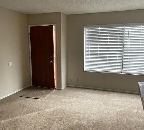 4th image of 3633 Marlborough Ave #O