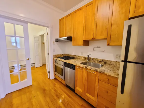 88 W Cedar St APT 3, Boston, MA 02114
