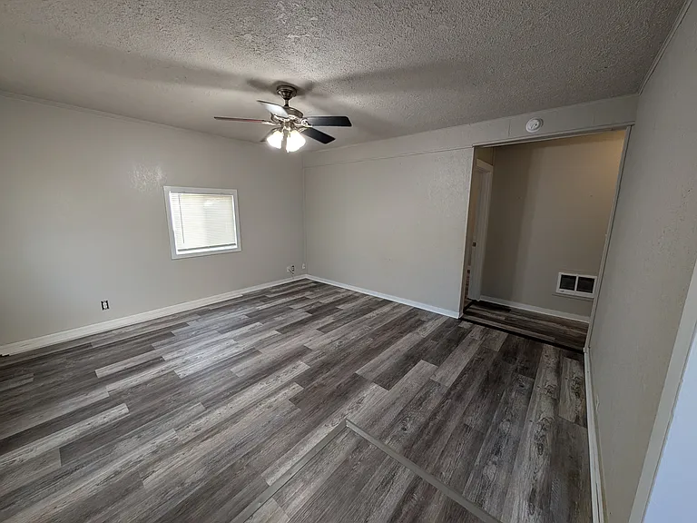 1930 Lana Ave NE — Photo 4