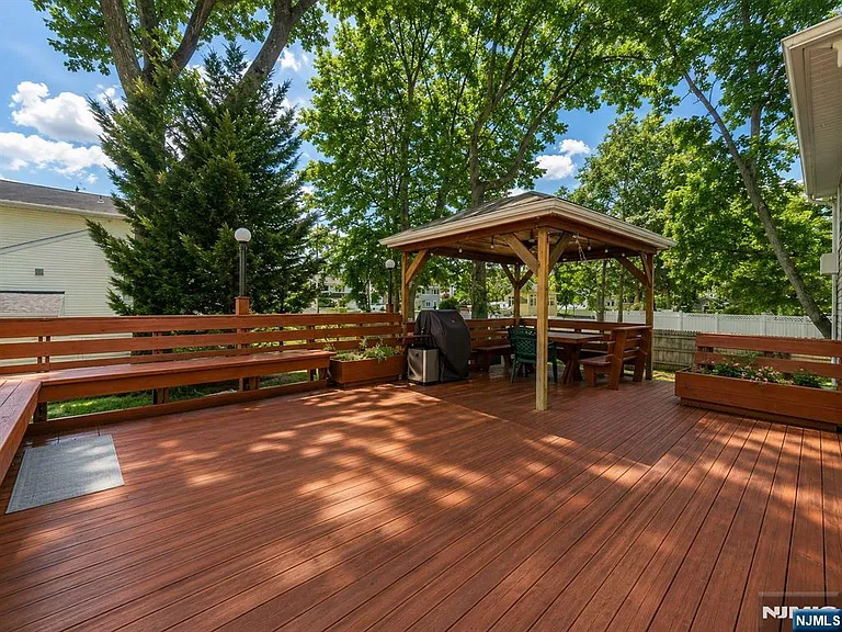 75 Cypress Rd — Photo 30
