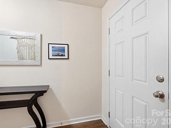 5th image of 703 Rhodes Ave