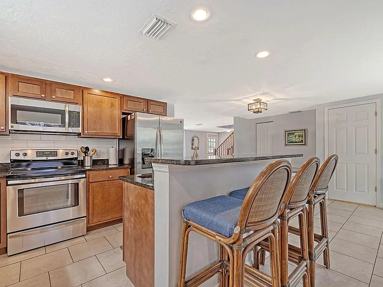 6061 Border Ln — Photo 13