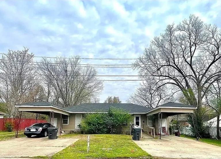 718 & 720 Wilson St #718 — Photo 1