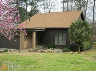 105 Leeward Ln, Roswell, GA 30076