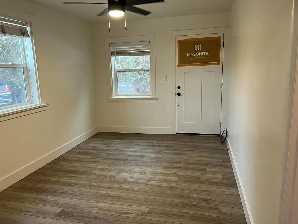 889 Reservoir Street — Photo 4