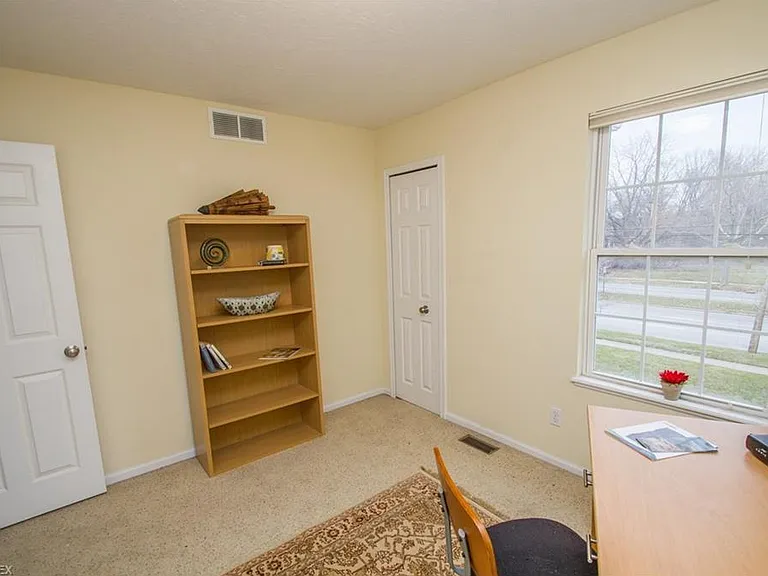 8430 Chester Pkwy — Photo 23